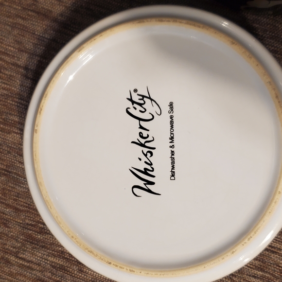 Set of Three Cat-Themed Ceramic Bowls - Picture 3 of 13